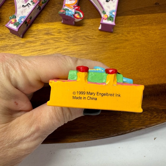 Mary Engelbreit Ink Vintage Alphabet Letter A Resin Artist Paint Apple 1999 - Picture 6 of 7